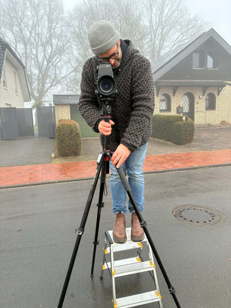Photographer Jan Söhlke taking a portrait of Photographer Joachim Brohm with a Mamiya RB67 Medium Format Camera. Photo Copyright by Joachim Brohm